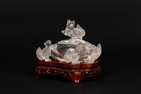 Vasetto a forma di cuore in cristallo di rocca con coperchio, Cina secolo XX