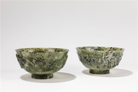 Due ciotole in giada verde dello Xinjiang. Cina inizi sec XX