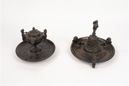 Lotto di due oggetti da scrivania: calamaio e campanello in bronzo, secolo XIX