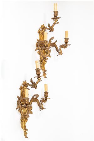 Coppia di applique in bronzo dorato a tre luci