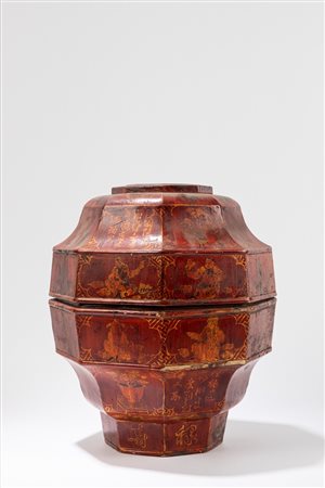 SCATOLA PORTAVIVANDE IN LEGNO LACCATO ROSSO E ORO, China, 20th century