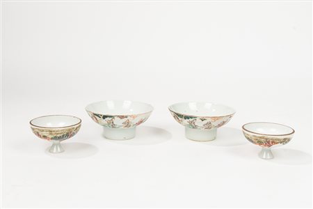 Lotto composto da quattro alzatine in porcellana. Cina, secolo XX