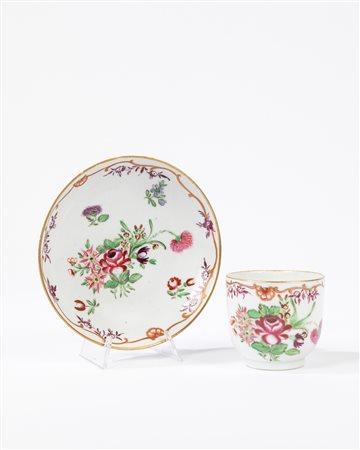 Tazza e piattino in porcellana policroma, Manifattura del XVIII-XIX secolo