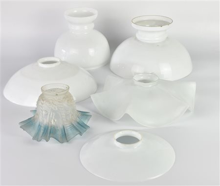 LOTTO DI SEI PARALUMI IN VETRO, primi del XX secolo costitutito da: cinque in...