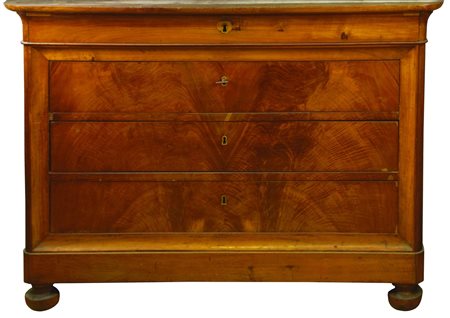 CASSETTONE CARLO X, XIX secolo lastronato in piuma di noce, struttura tre...