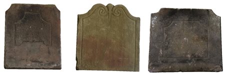 LOTTO DI TRE PIASTRE IN PIETRA dimensioni varie: cm 31,5x31; cm 38x46; cm...