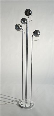 Lampada da terra in metallo cromato a cinque luci con paralumi sferici orientab