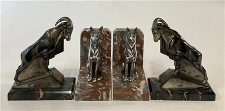 Coppia di fermalibri di gusto déco in marmo e metallo raffiguranti stambecchi f