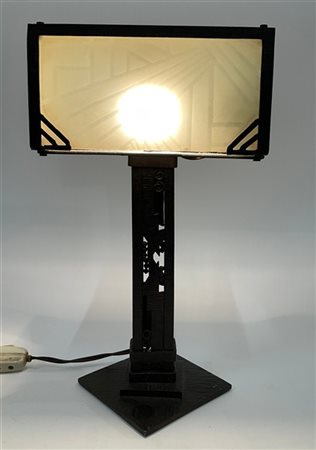 Lampada da tavolo Art Déco in ferro forgiato e saldato, eparalume in vetro acid