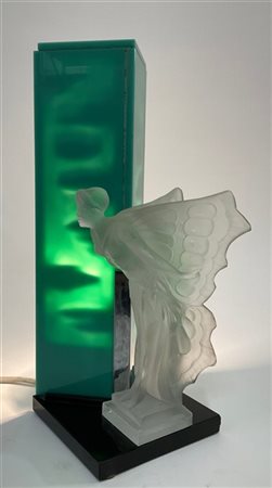 Scultura di fata in vetro soffiato in stampo montata a lampada su base in opali