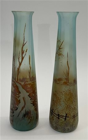 Manifattura francese Coppia di vasi a corpo allungato e costolato in vetro soffi