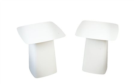 Ronan & Erwan Bouroullec
Coppia di tavolini in metallo laccato bianco. Produzio