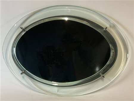 Velca (Attribuito)
Specchiera ovale con cornice in cristallo trasparente verdino