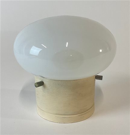 Valenti Piccola lampada da parete in metallo verniciato bianco con diffusore in