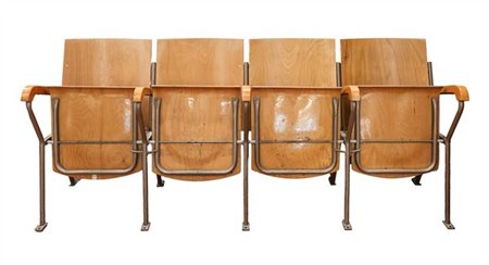 Fila di quattro sedie da teatro in legno riunite da struttura in ferro. Italia,