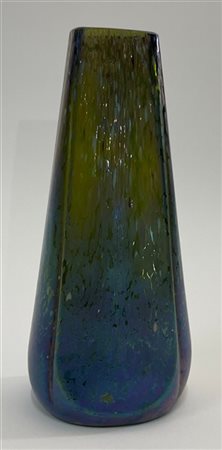 Loetz (Attribuito)
Vaso in vetro soffiato verdino con superficie esterna forteme