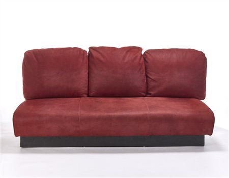 Willy Rizzo (Attribuito)
Divano imbottito a tre posti rivestito in pelle scamosc