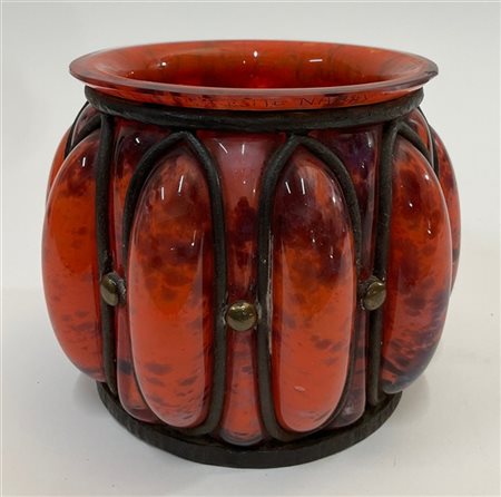 Delatte Vaso in vetro maculato e baccellato con gabbia in ferro forgiato. Nancy,