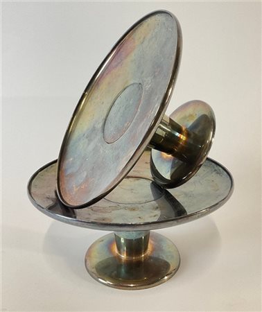 Sambonet Due alzate. Italia, anni '40/'50. Metallo argentato. Una marcata a incu