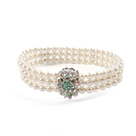 BRACCIALE a 3 fili di perle con susta in oro 18 KT e smeraldi