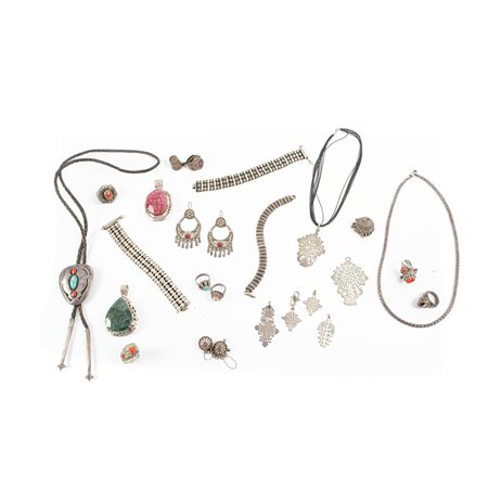 COLLEZIONE 23 oggetti di diversa tipologia argento e metallo