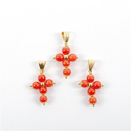 TRE PENDENTI a forma di croce in oro giallo 18 KT