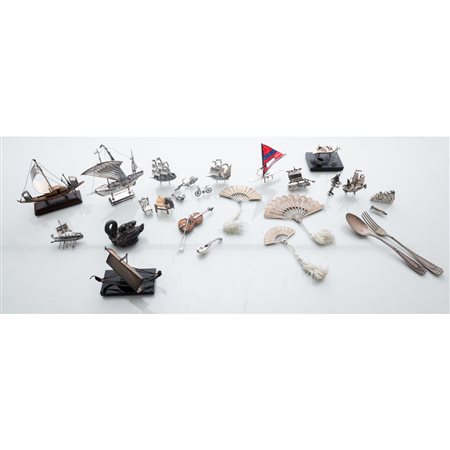 OGGETTI di diversa tipologia in argento e metallo