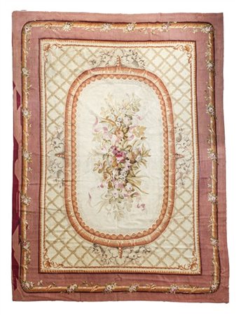 Tappeto Aubusson, Austria (?) fine secolo XIX. Decoro floreale policromo su fon