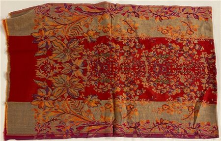 Sciarpa di recente manifattura tessuta in lana e broccata con perline di vetro