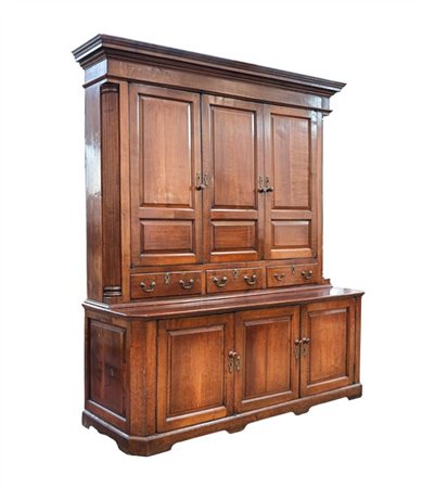 Mobile a due corpi in rovere, parte superiore a tre ante pannellate e tre casse