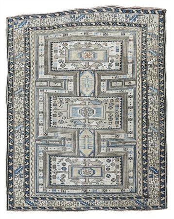 Tappeto Shirwan, Caucaso, fine secolo XIX. Decorato con tre medaglioni rettango