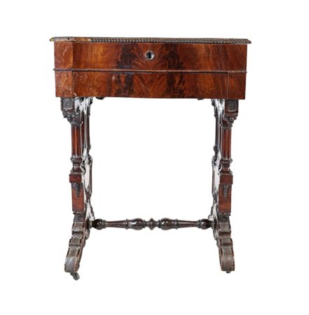 Tavolino da lavoro mogano e piuma di mogano, fronte ad un cassetto e piano sago