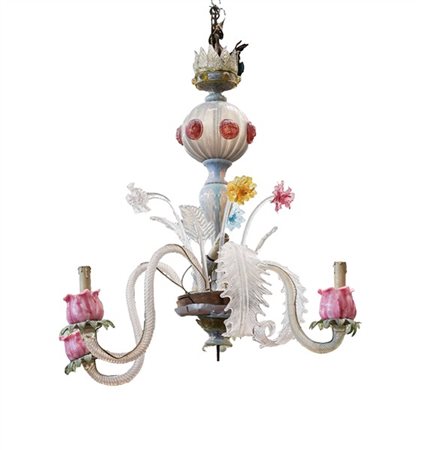 Manifattura di Murano, secolo XX. Lampadario a cinque bracci con fiori policrom