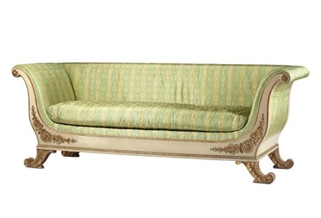 Divano a barca in legno intagliato, dipinto e dorato, bordure a palmette e rose