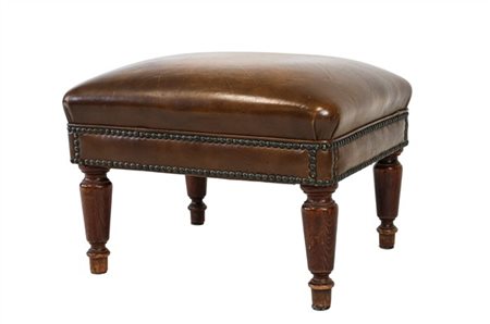 Panchetto con gambe tornite e piano rivestito in pelle borchiata (cm 48x34x53)