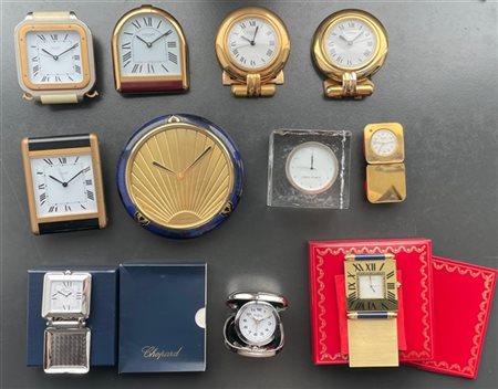 Lotto composto da undici sveglie da tavolo a batteria, di cui sette Cartier, un