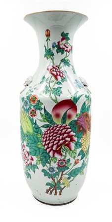 Vaso in porcellana policroma con peonie, fiori di pesco e decoro floreale, anse