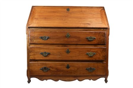 Ribalta in ciliegio con fronte a tre cassetti e calatoia celante numerosi diver