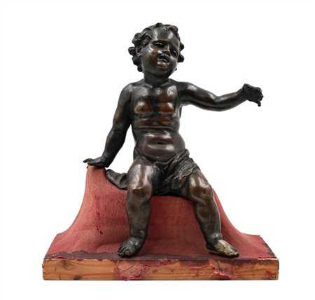 Arte del secolo XVIII-XIX. Scultura in bronzo raffigurante amorino assiso (h cm