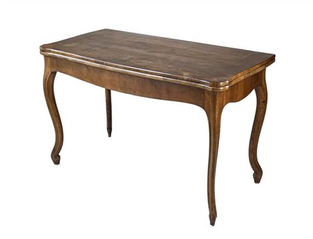 Tavolo da gioco in noce con piano di forma sagomata apribile e girevole, gambe