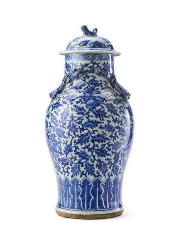 Vaso con coperchio in porcellana bianca e blu decorata con motivi di foglie e f