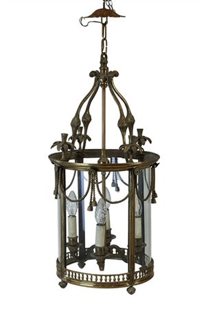 Lanterna a sospensione in bronzo dorato e vetro di forma cilindrica con decori