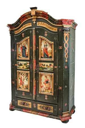 Armadio in legno dipinto in policromia con figure di santi entro riserve dorate