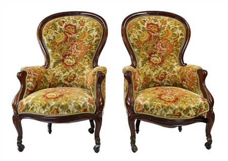 Coppia di poltrone di forma sagomata con rivestimento in tessuto floreale polic