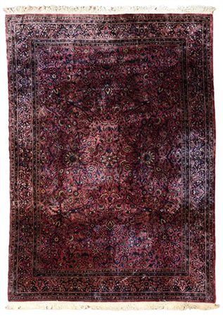 Tappeto Sarouk, Persia, secolo XX. Decoro all over formato da rami fioriti, piu