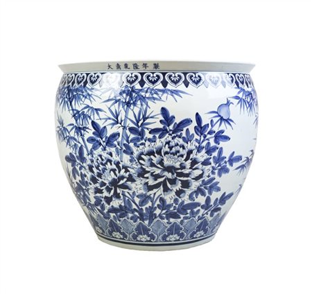Grande cachepot in porcellana bianca e blu decorato con fiori voluminosi.
Cina,