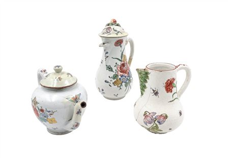 Manifatture del secolo XVIII. Lotto composto da teiera, caffettiera e lattiera