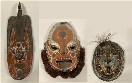 Arte tribale, Oceania. Lotto composto da tre maschere in legno scolpito e dipin
