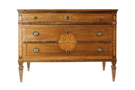 Coppia di cassettoni in noce decorati da intarsi a rosone e filettature a spina