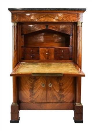 Secretaire in mogano massello e piuma di mogano, parte inferiore a due sportell